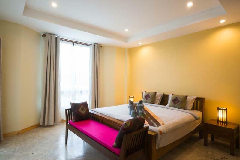 Sriananpura Hotel Chiang Mai Bagian luar foto